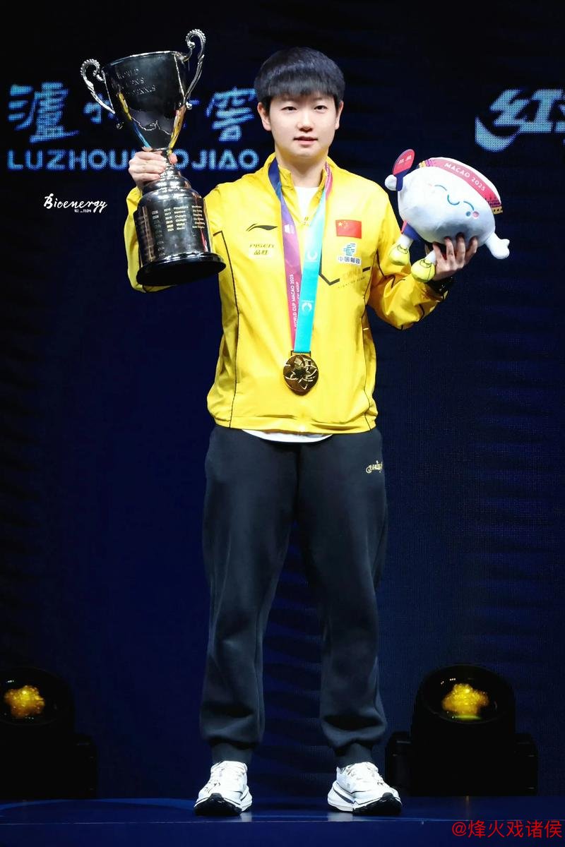 孙颖莎登顶！2026年国际乒联最新世界排名出炉，莎莎荣膺第一！