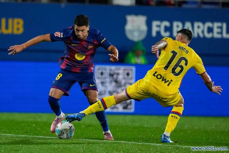 西甲-孔德建功 巴萨客场与赫塔菲1-1握手言和