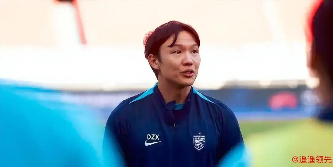 肇庆集训：蒋光太搭档18岁新秀！李霄鹏急找减压位，国足“青春工具箱”真能找对路吗？